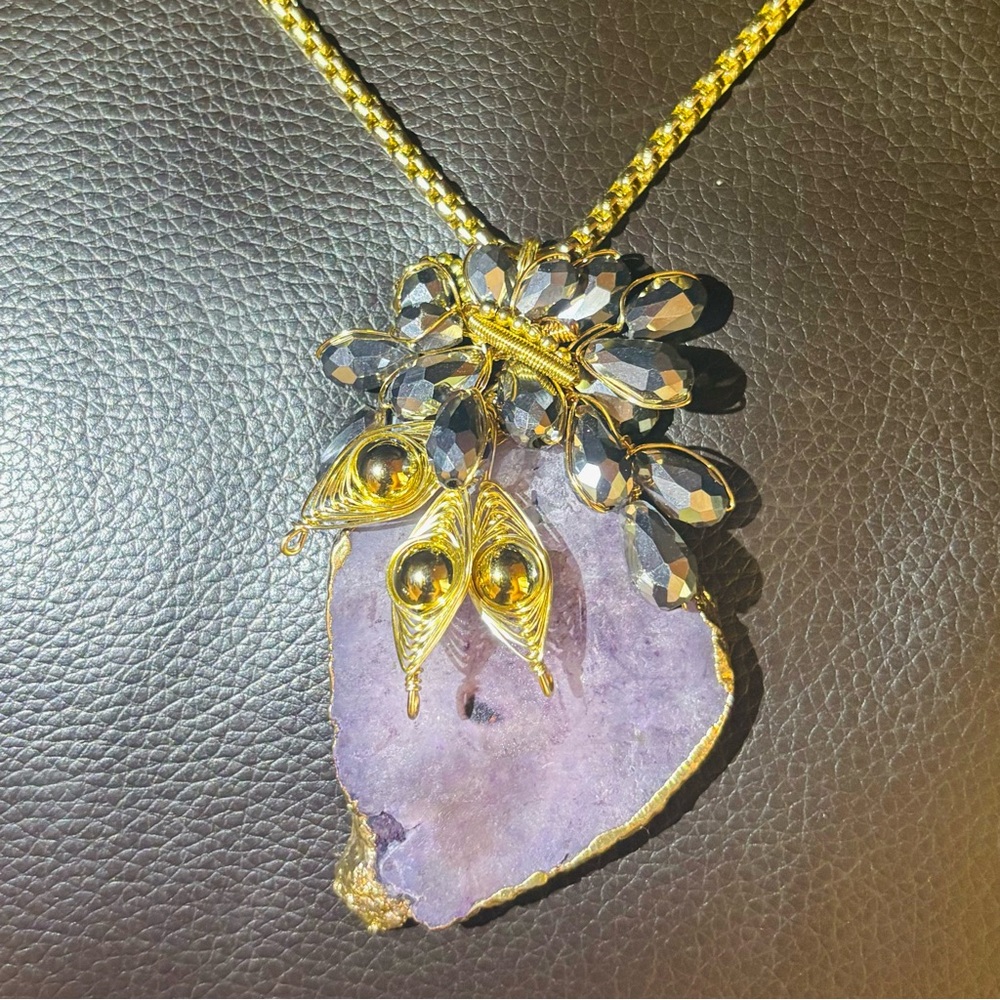 Elegant Gold and Purple Pendant Necklace